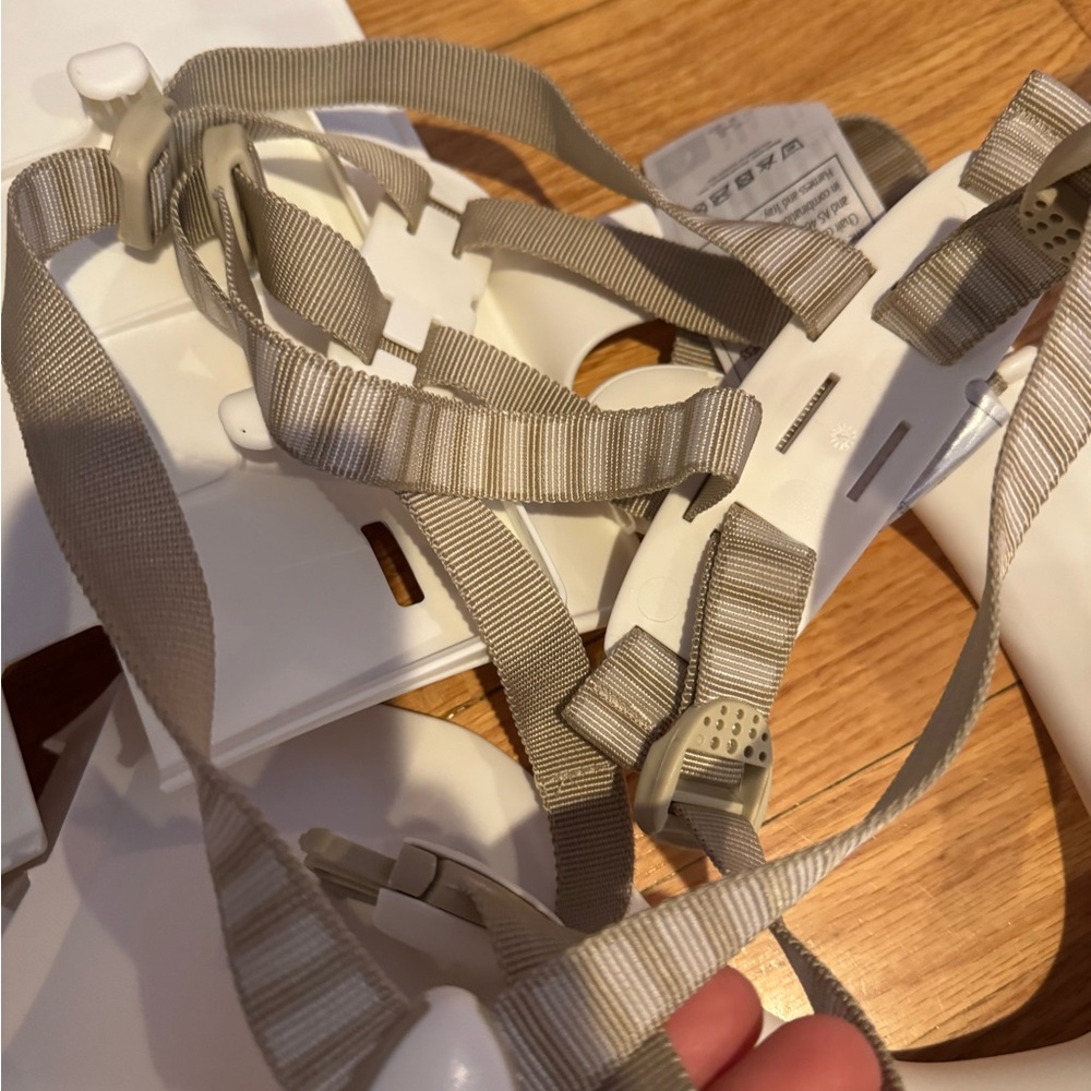 Stokke White Kids Highchair set and harness - Picture 5 of 5